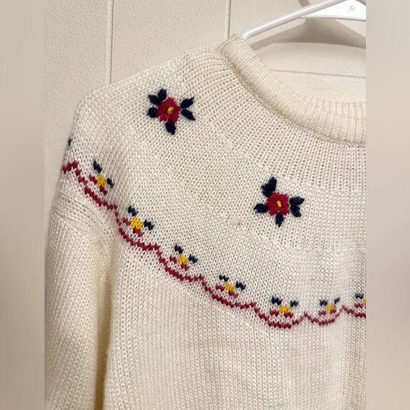 Vintage ‘80s White Crewneck Sweater with Floral Embroidery Women XL Cottagecore - Picture 3 of 9